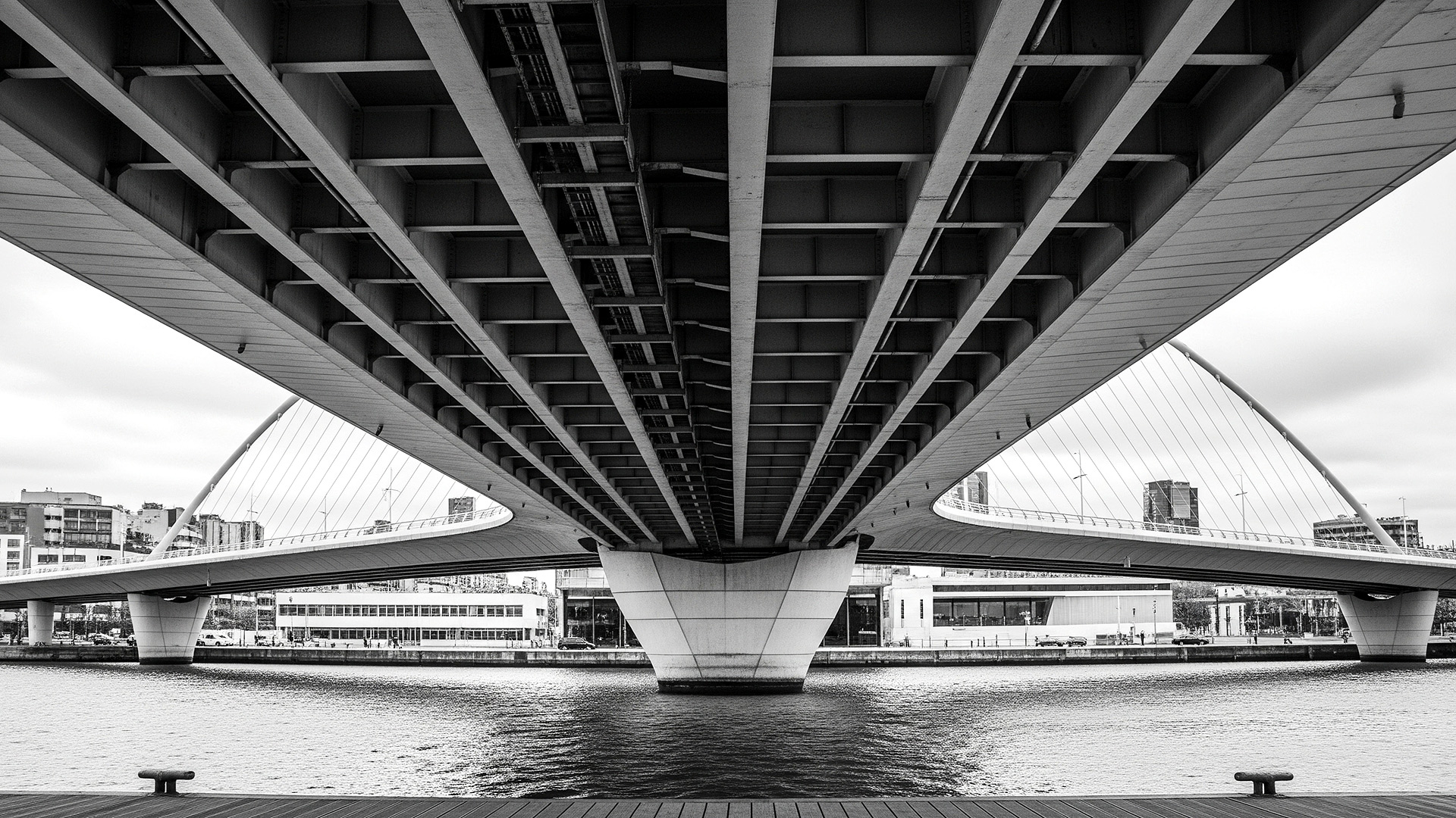  The blueprint made real: a black and white photo showing the complex structural foundation of the Calatrava bridge, representing strategic design.